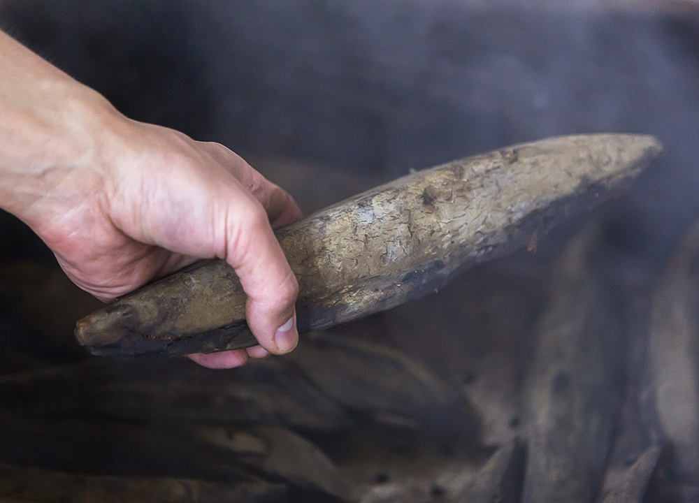 古式製法を支える、道具と人の変わらぬ関係。